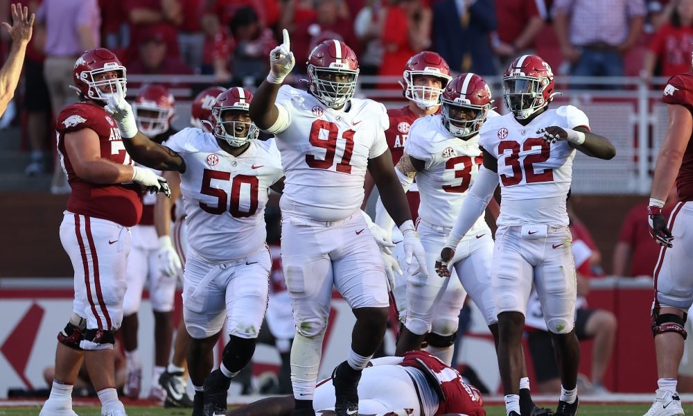 Jaheim Oatis celebrates a sack against Arkansas