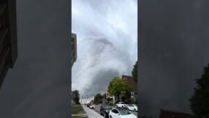 Severe storm spins over Kansas City, Kansas #kcwx #weather #kswx