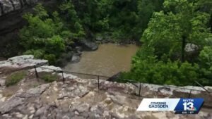 Gadsden man falls into Noccalula Falls gorge as he runs from police