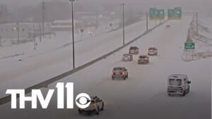 Road and traffic conditions in Arkansas during winter weather