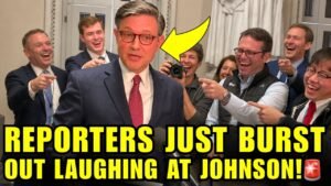 🚨Trump SCRAMBLES As Reporters LAUGH Mike Johnson Off Stage!