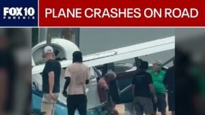 Multiple people survive plane crash on busy Phoenix road | FOX 10 Pho…
