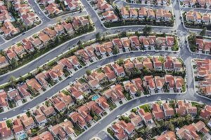 Do aparment managers need licensing to run HOA? | Barbara Holland | Business
