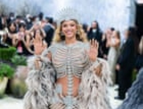 Met Gala 2026: stars showcase outfits on the red carpet – video