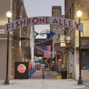 This Hidden Alley In Mississippi Is One Of The Most Unique Places In Country