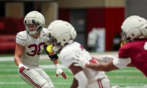 Alabama sophomore linebacker returning to Crimson Tide in 2026