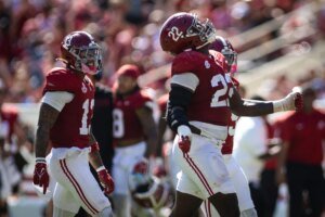 Alabama’s LT Overton and Auburn’s Jeremiah Wright have viral battle a…