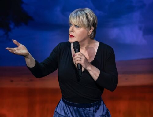 Eddie Izzard Brings a 35-Year Comedic Masterclass to The Playhouse