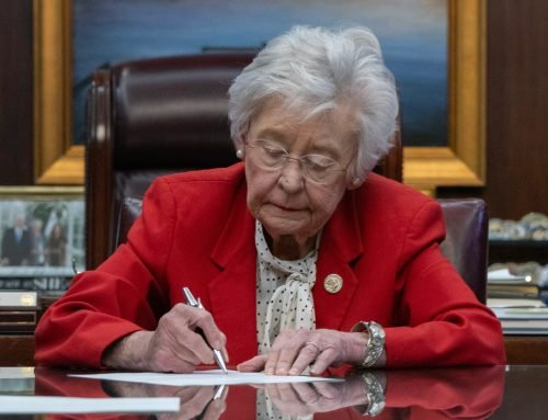 Gov. Kay Ivey launches commission to study screen use in Alabama clas…