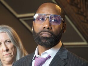 House lawmakers advance bill banning warrant resolution clinics