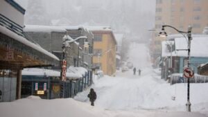 City, state and businesses continue closures in Juneau amid record-b…