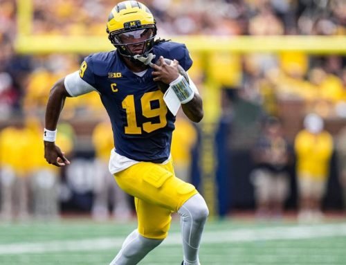 Michigan quarterback Bryce Underwood (19) runs against Oklahoma durin…