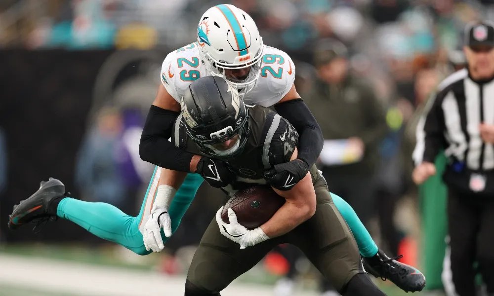 Dec 7, 2025; East Rutherford, New Jersey, USA; Miami Dolphins safety Minkah Fitzpatrick (29) tackles New York Jets fullback Andrew Beck (47) during the second half at MetLife Stadium.