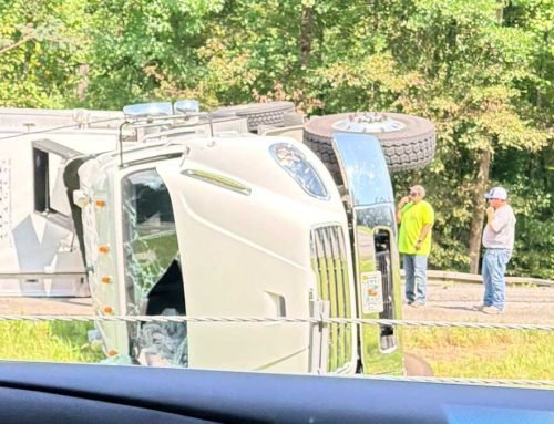 Overturned vehicle closes I-65 northbound in Cullman County