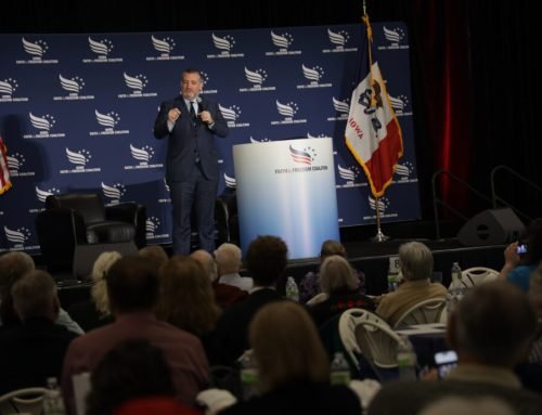 Sen. Ted Cruz rallies Republicans at Iowa Faith & Freedom dinner