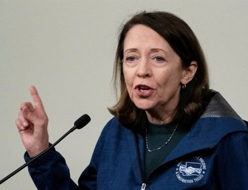 Striking Boeing workers boo after Democratic Sen. Maria Cantwell crit…