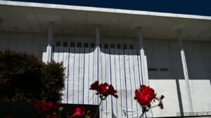 Trump-aligned Kennedy Center board again votes to shut down the arts …