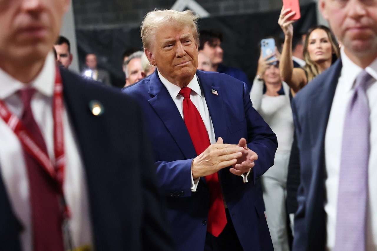 Did Donald Trump invite himself to speak at the University of Alabama...