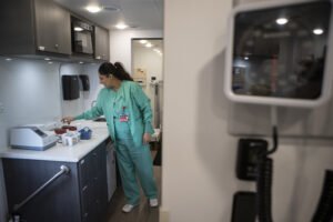 The percentage of people without health insurance is growing