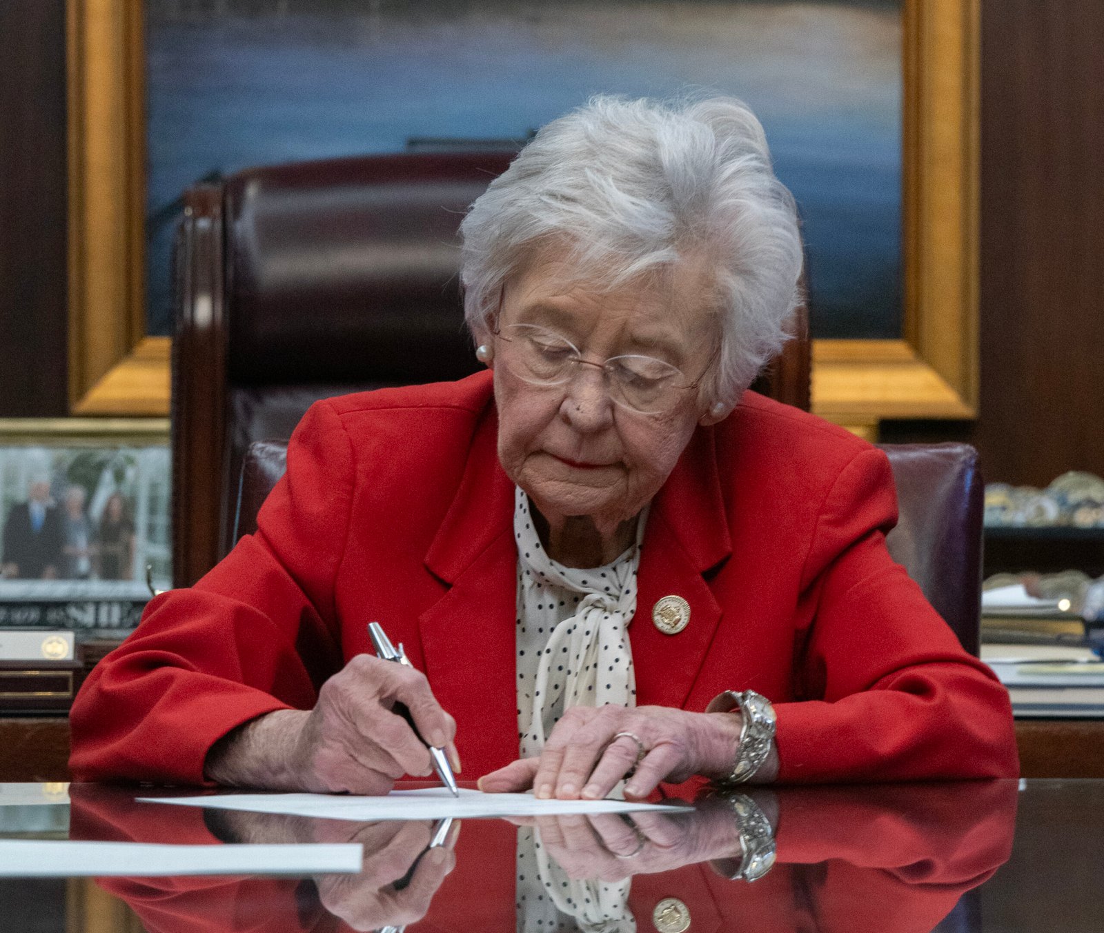 Gov. Kay Ivey launches commission to study screen use in Alabama clas...