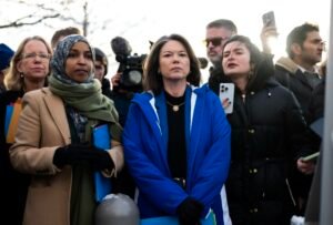 Judge blocks Noem policy limiting congressional visits to immigrant d…