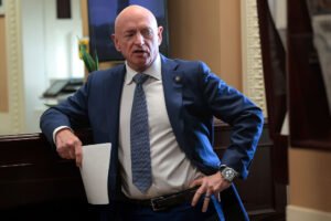 Arizona Democrats boycott State of the Union as Kelly vows Trump ‘can…