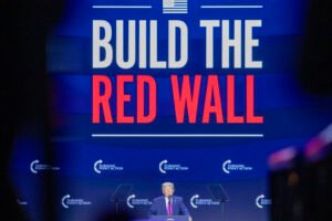 A historically unpopular Trump came to Phoenix to rally the base by b…