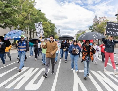 In the nation’s capital, rallygoers hoist umbrellas at No Kings get-o…