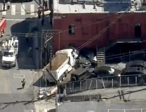 Dump truck crashes into Whiskey a Go Go, knocking out power